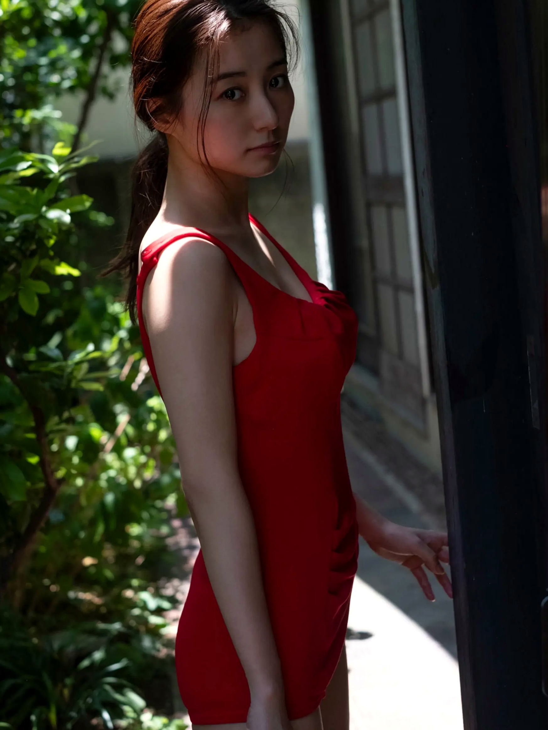 高田里穂《素描》写真:日本女神家居私房性感大片 展现慵懒诱惑美感
