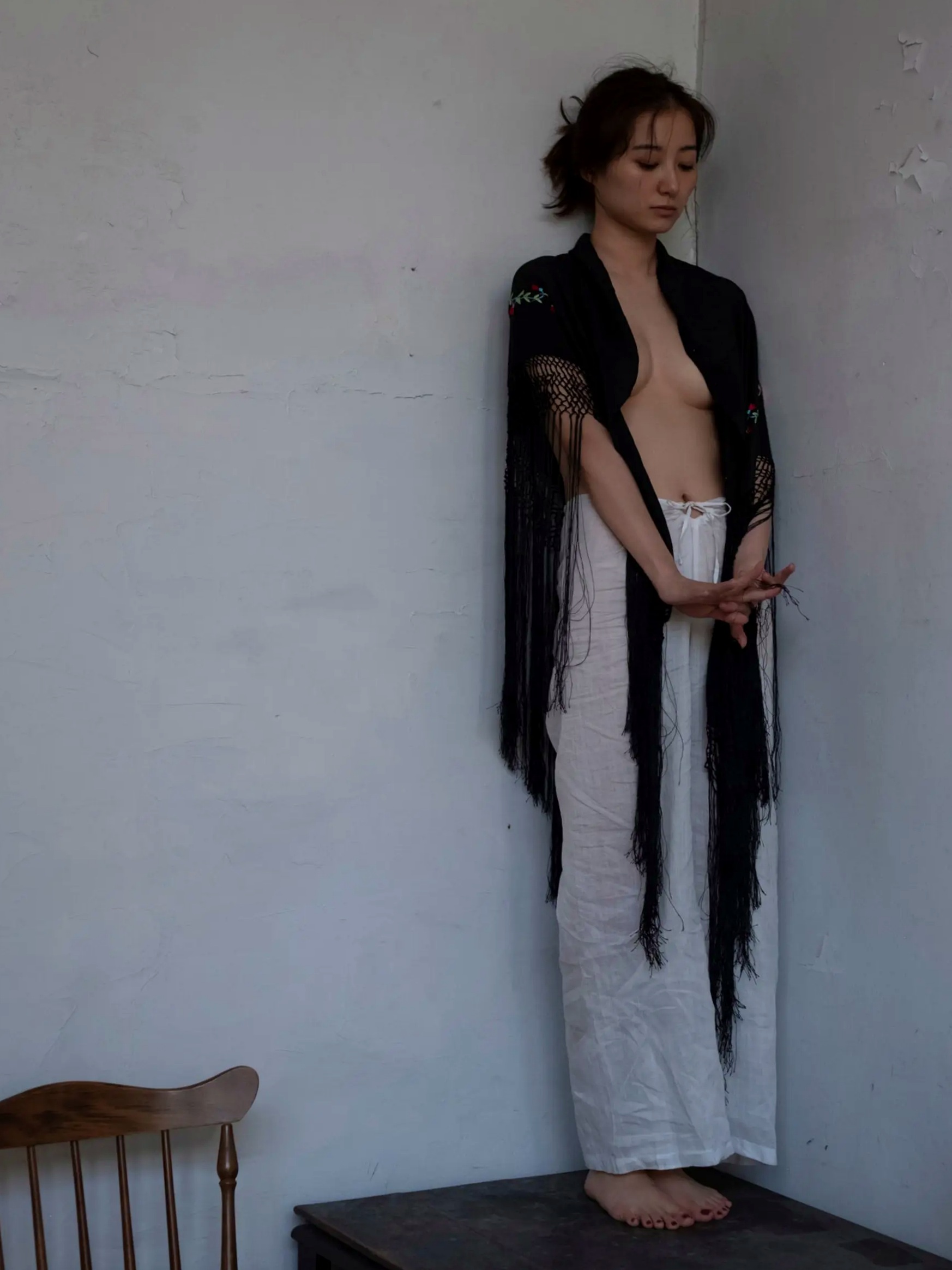 高田里穂《素描》写真:日本女神家居私房性感大片 展现慵懒诱惑美感