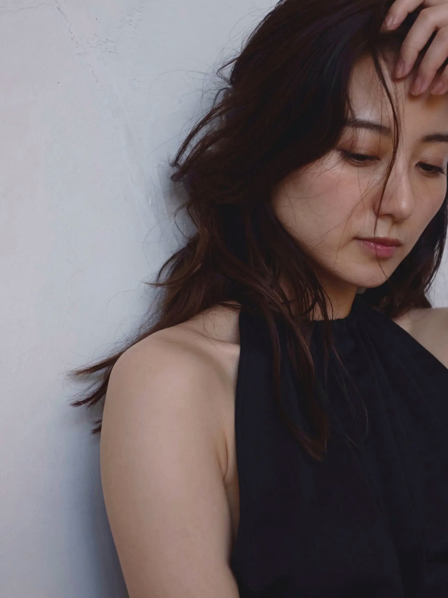 高田里穂《素描》写真:日本女神家居私房性感大片 展现慵懒诱惑美感