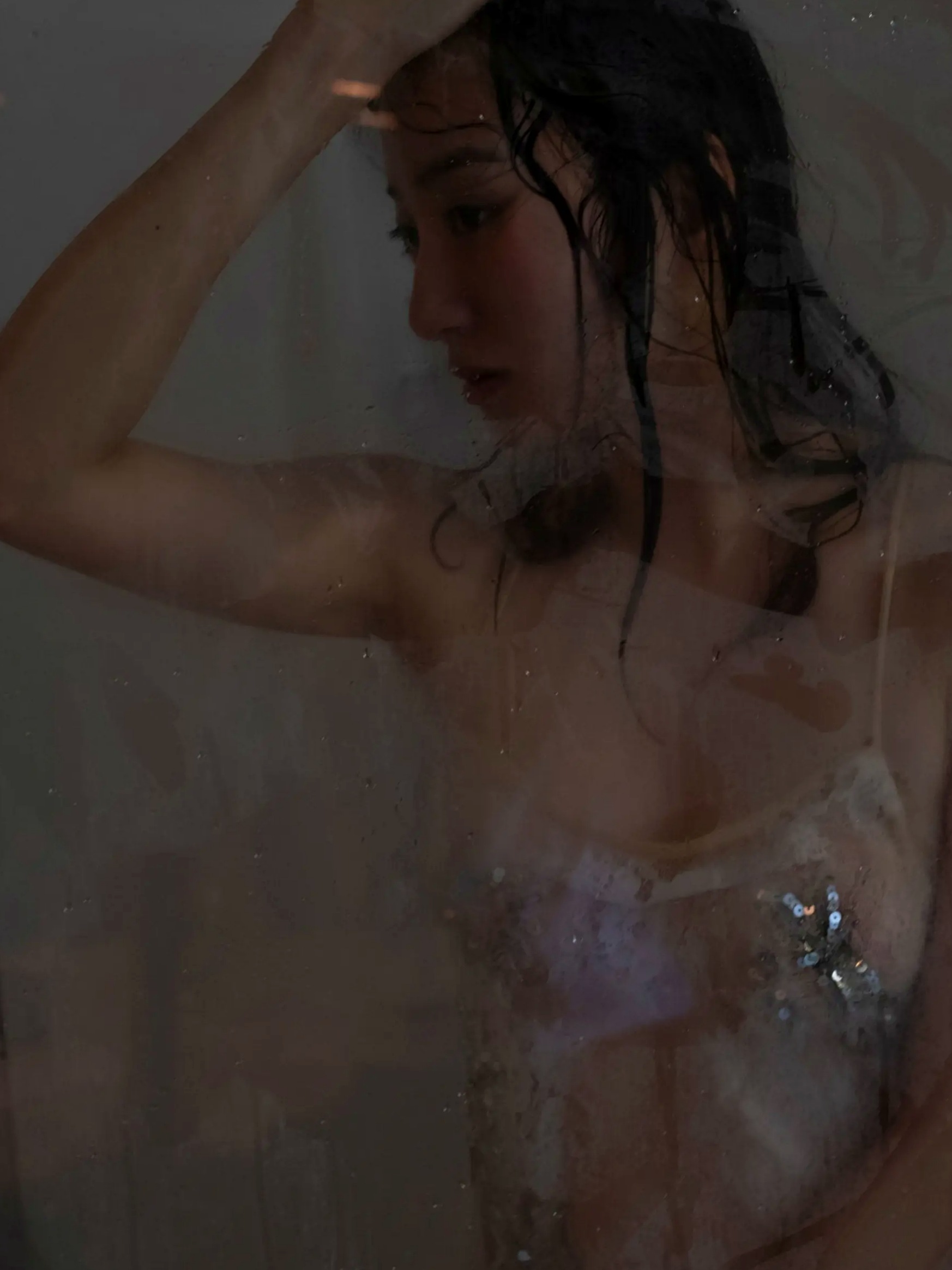 高田里穂《素描》写真:日本女神家居私房性感大片 展现慵懒诱惑美感