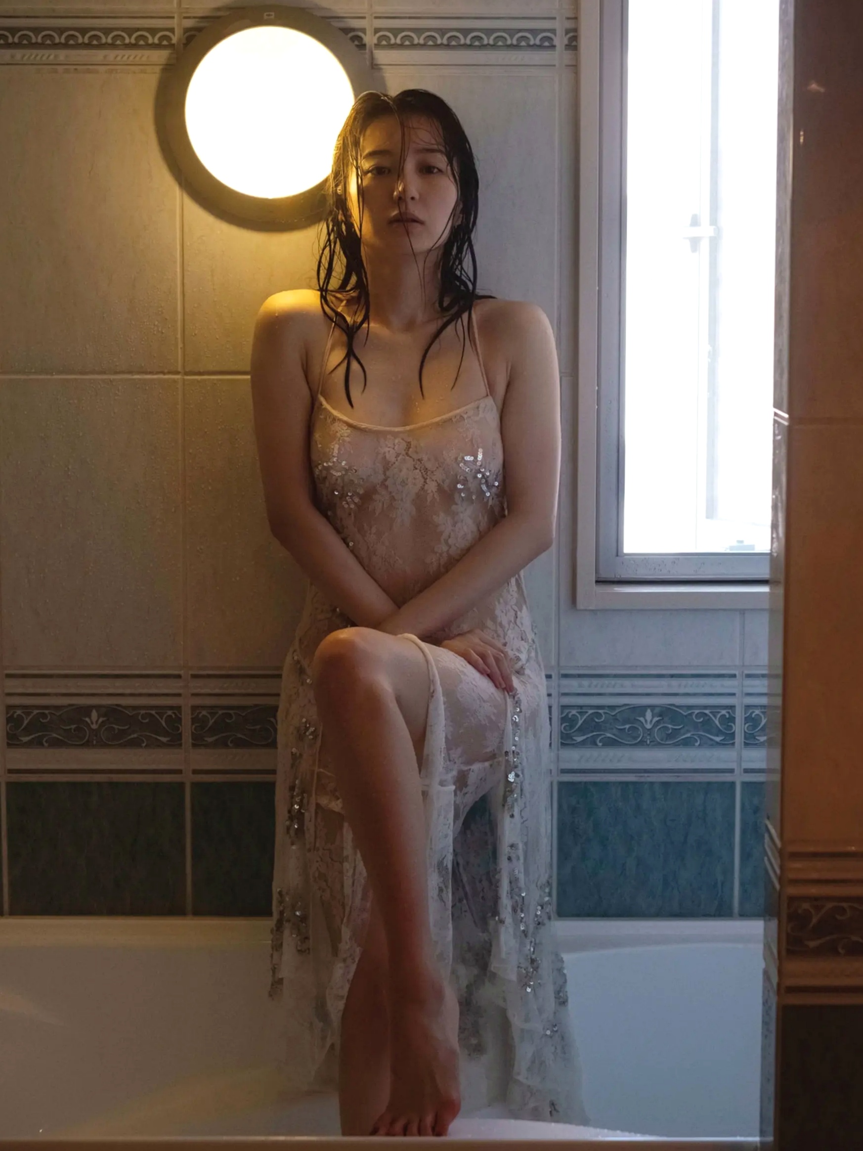 高田里穂《素描》写真:日本女神家居私房性感大片 展现慵懒诱惑美感