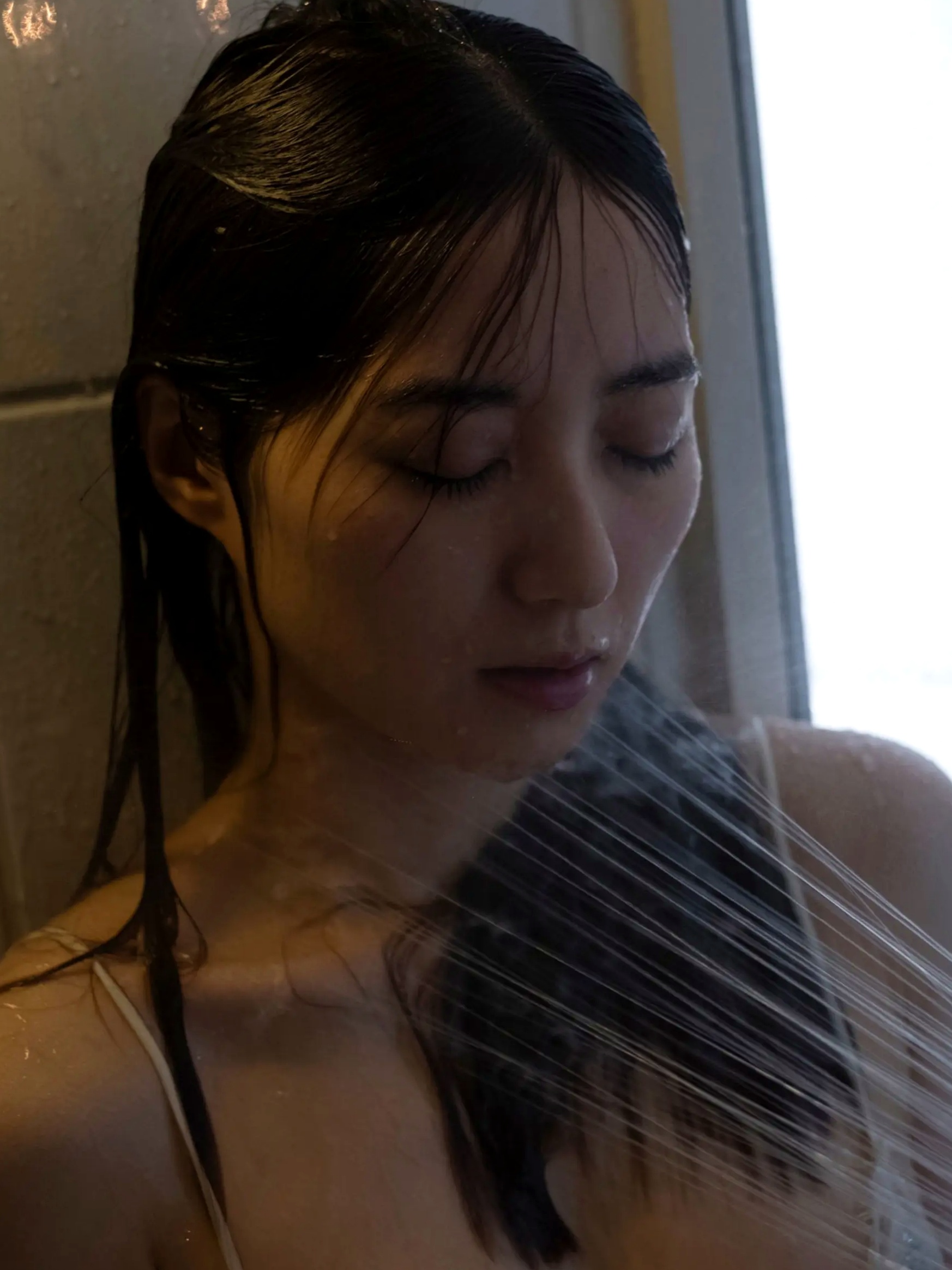 高田里穂《素描》写真:日本女神家居私房性感大片 展现慵懒诱惑美感