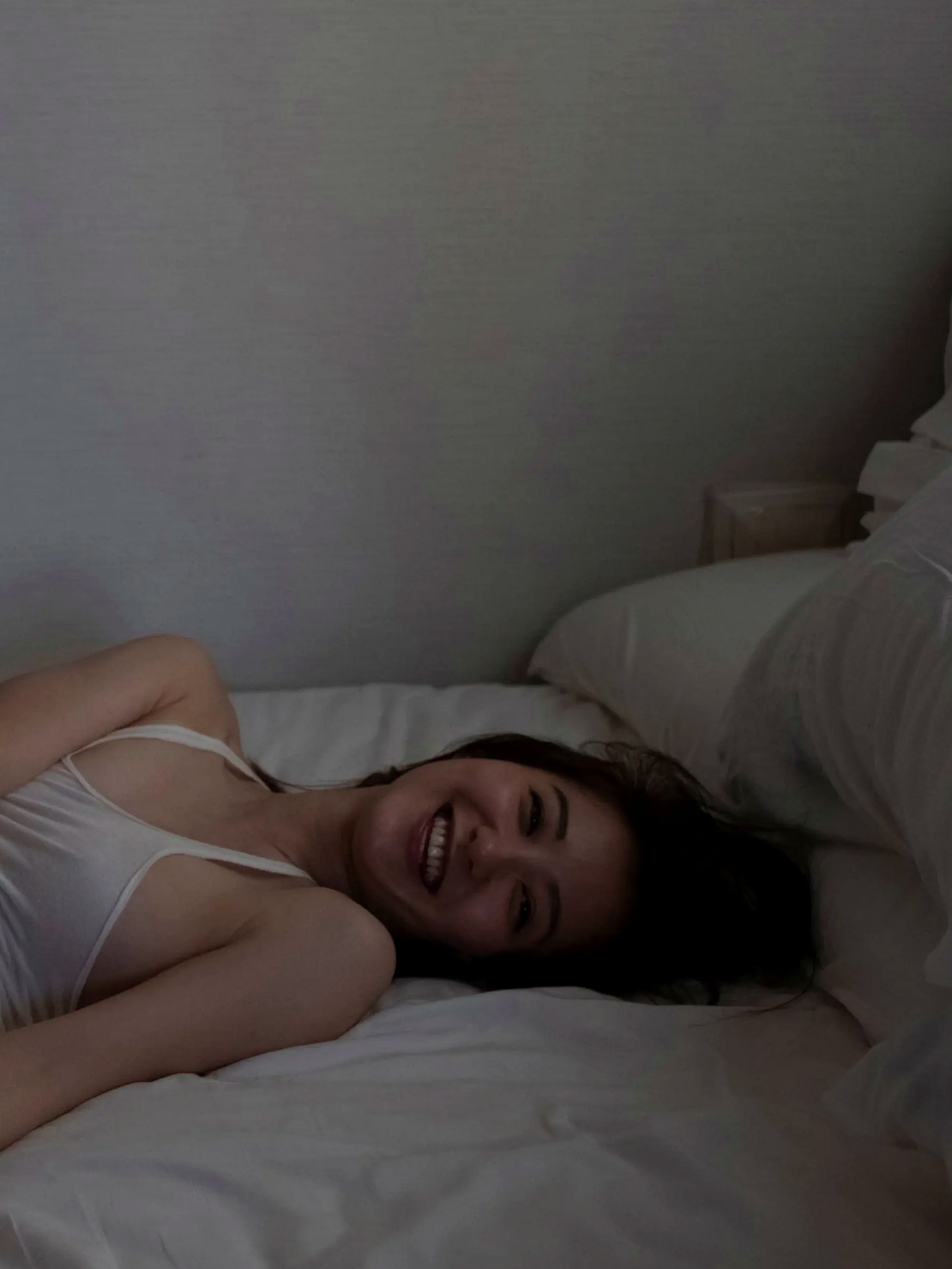 高田里穂《素描》写真:日本女神家居私房性感大片 展现慵懒诱惑美感
