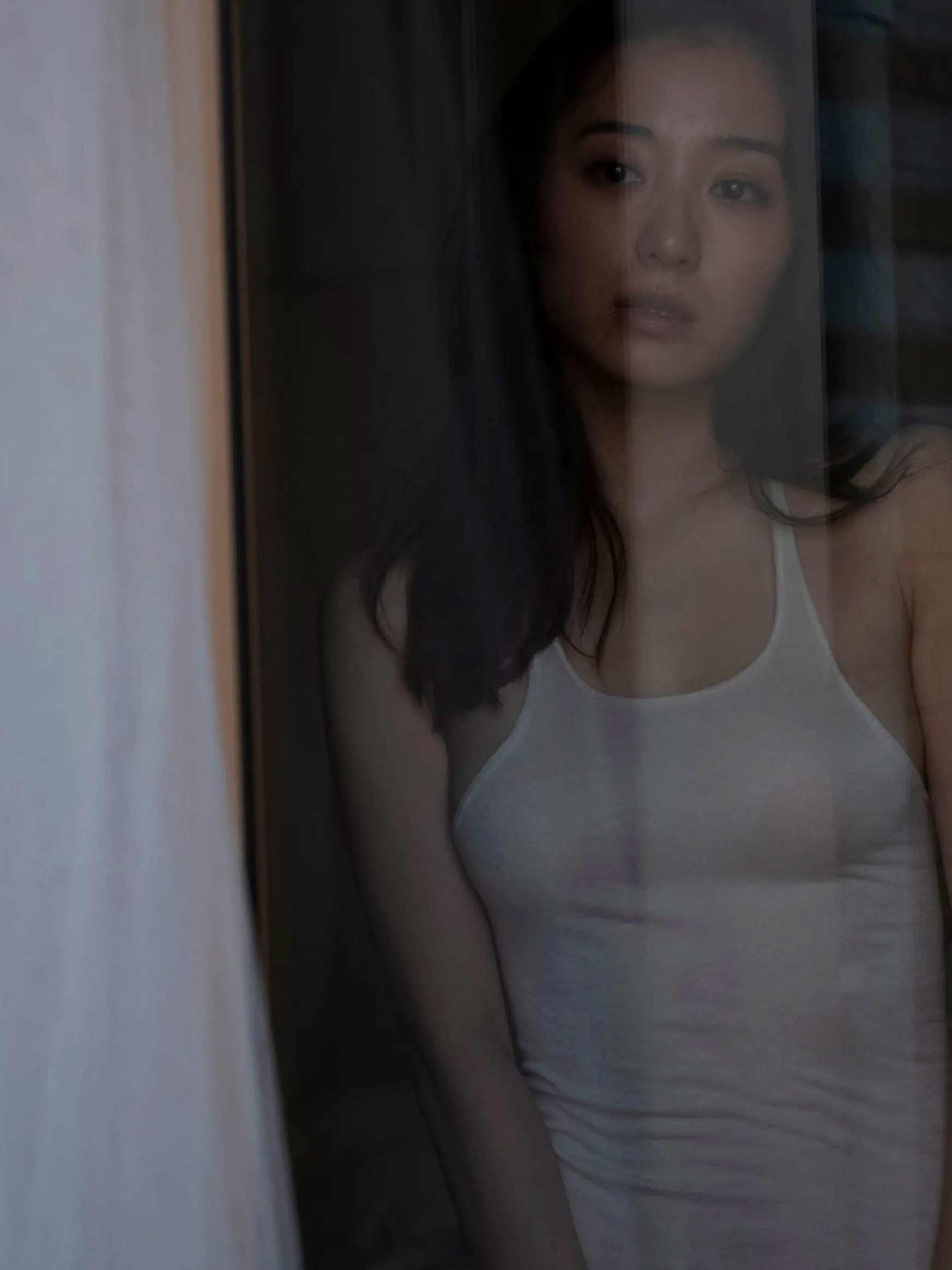高田里穂《素描》写真:日本女神家居私房性感大片 展现慵懒诱惑美感