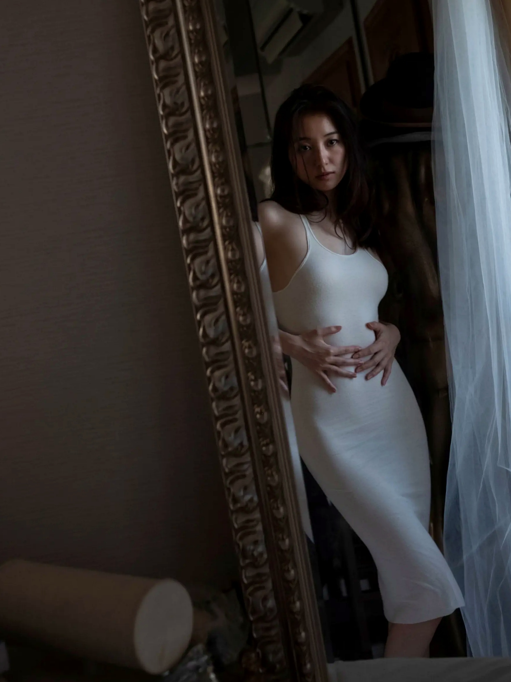 高田里穂《素描》写真:日本女神家居私房性感大片 展现慵懒诱惑美感