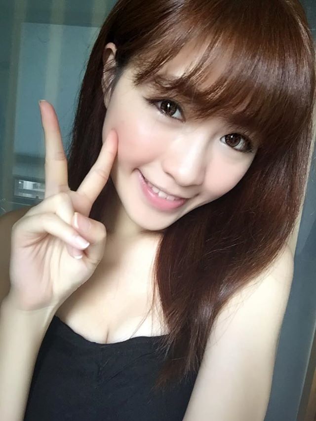 芬芬(张伟芬) 超甜正妹睡前性感自拍