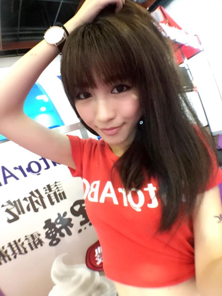 芬芬(张伟芬) 超甜正妹睡前性感自拍