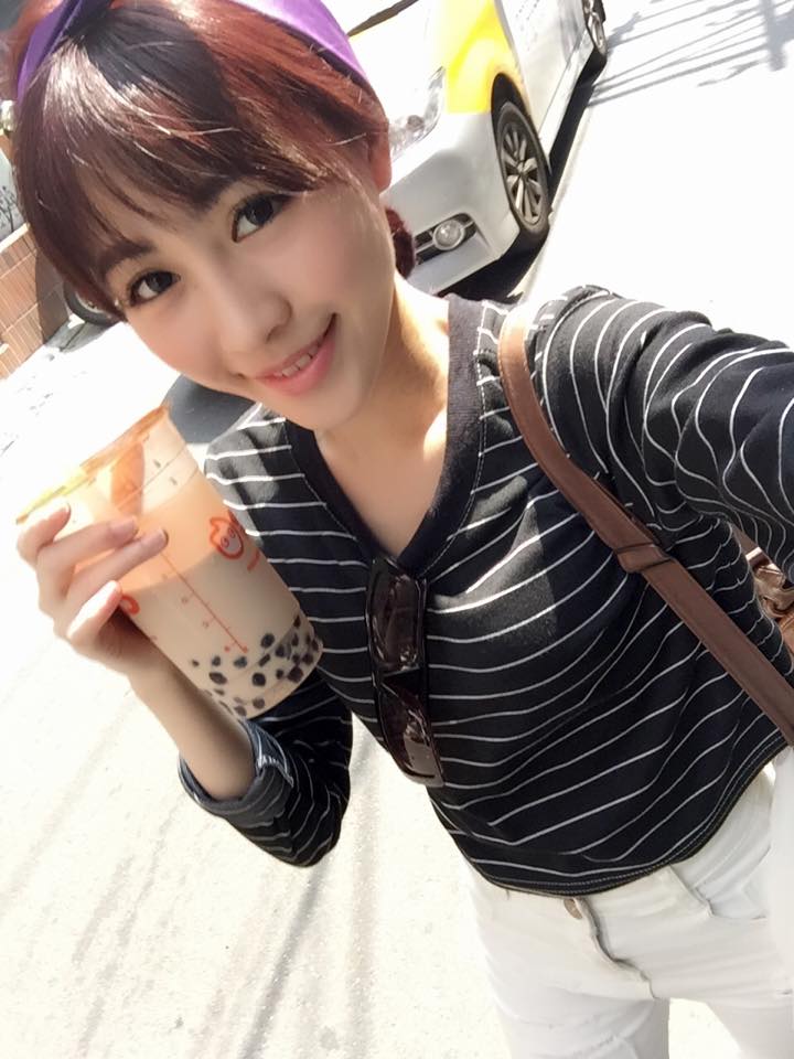 芬芬(张伟芬) 超甜正妹睡前性感自拍