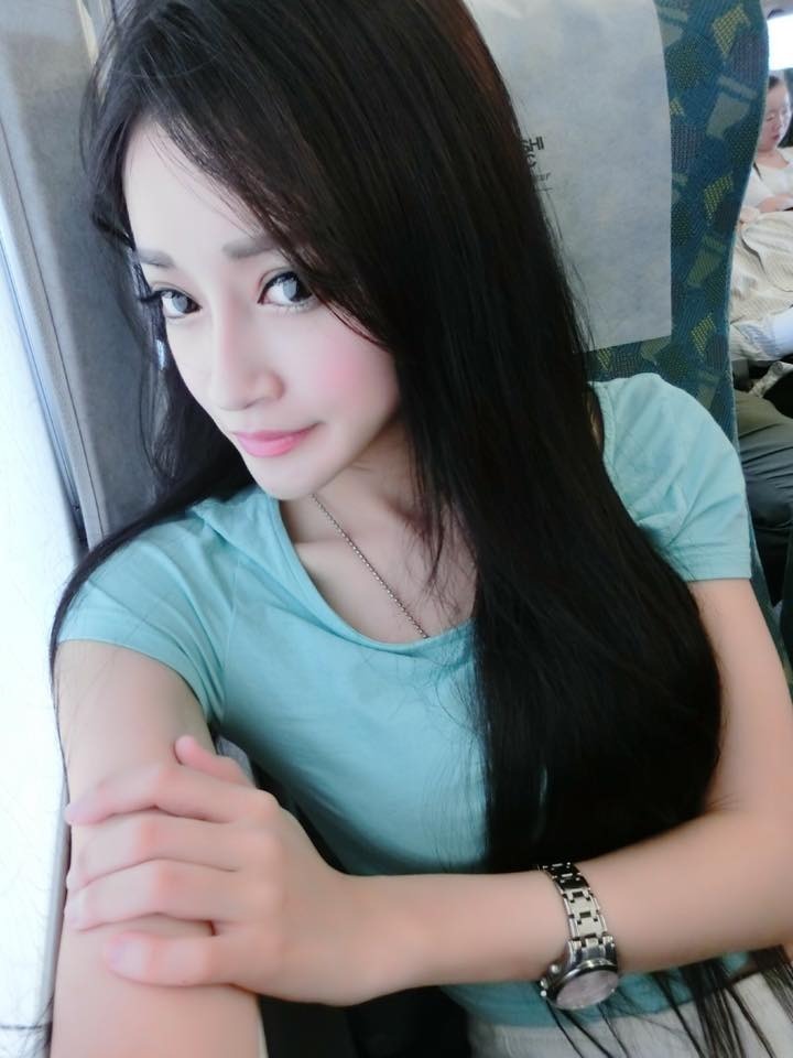 Avril艾葳(詹艾葳) 腿长美胸私拍美照分享