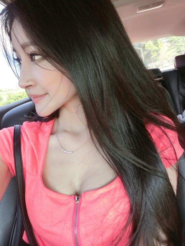 Avril艾葳(詹艾葳) 腿长美胸私拍美照分享