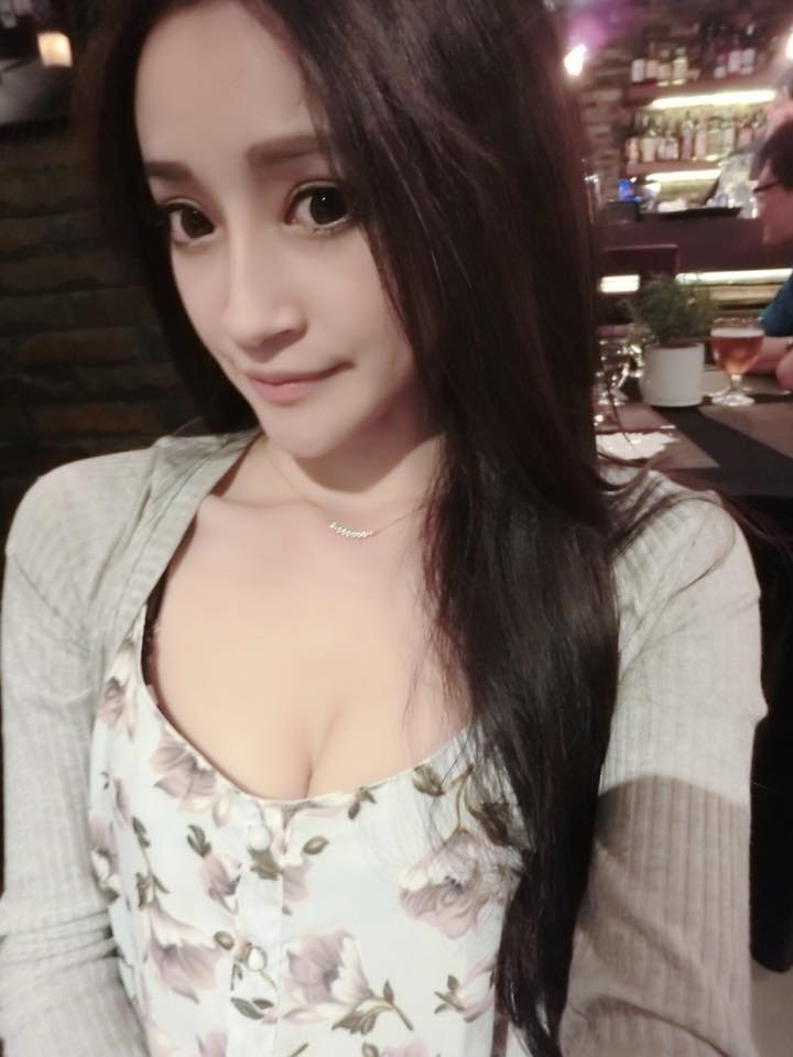 Avril艾葳(詹艾葳) 腿长美胸私拍美照分享