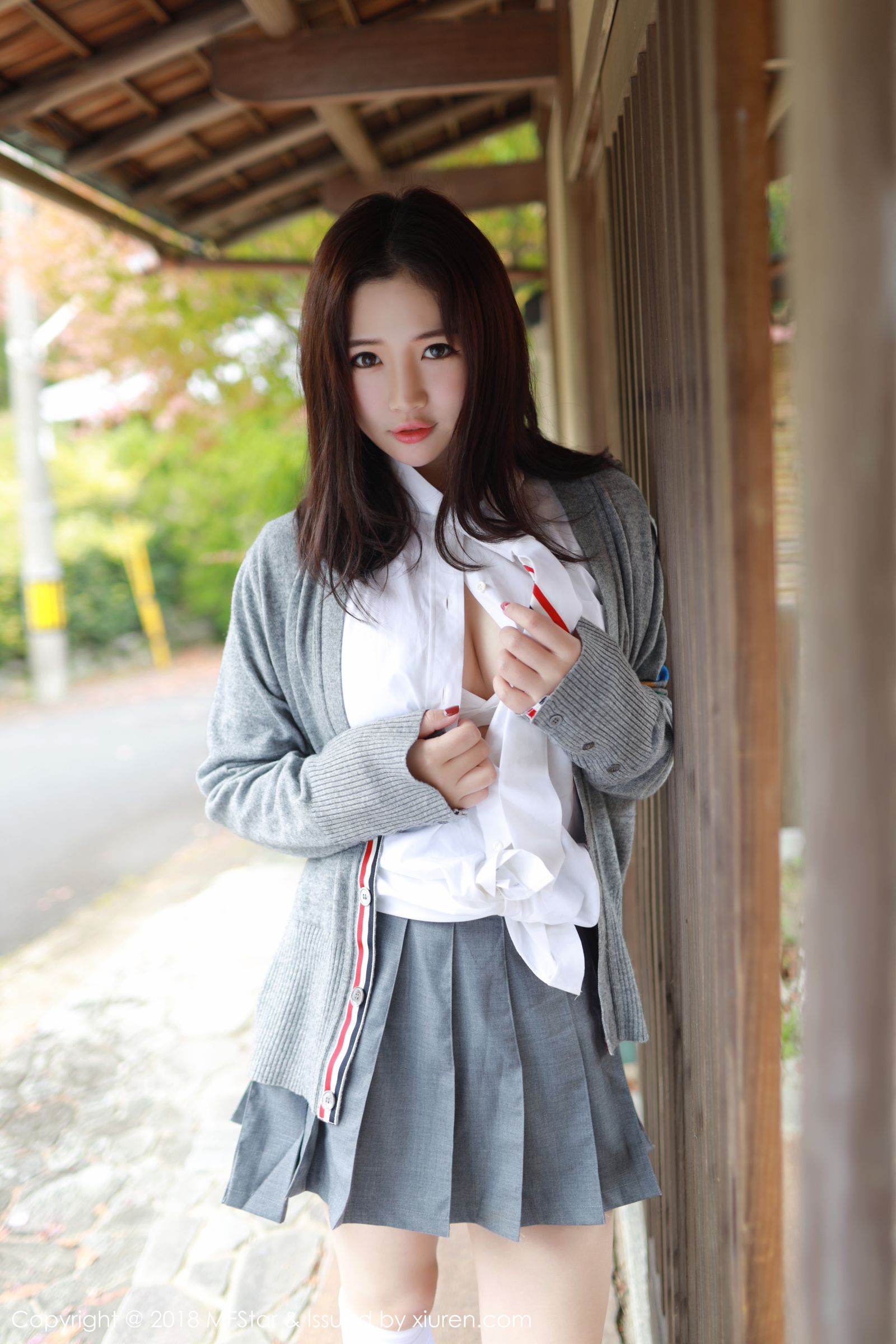 女神徐cake回归 户外学院风系列