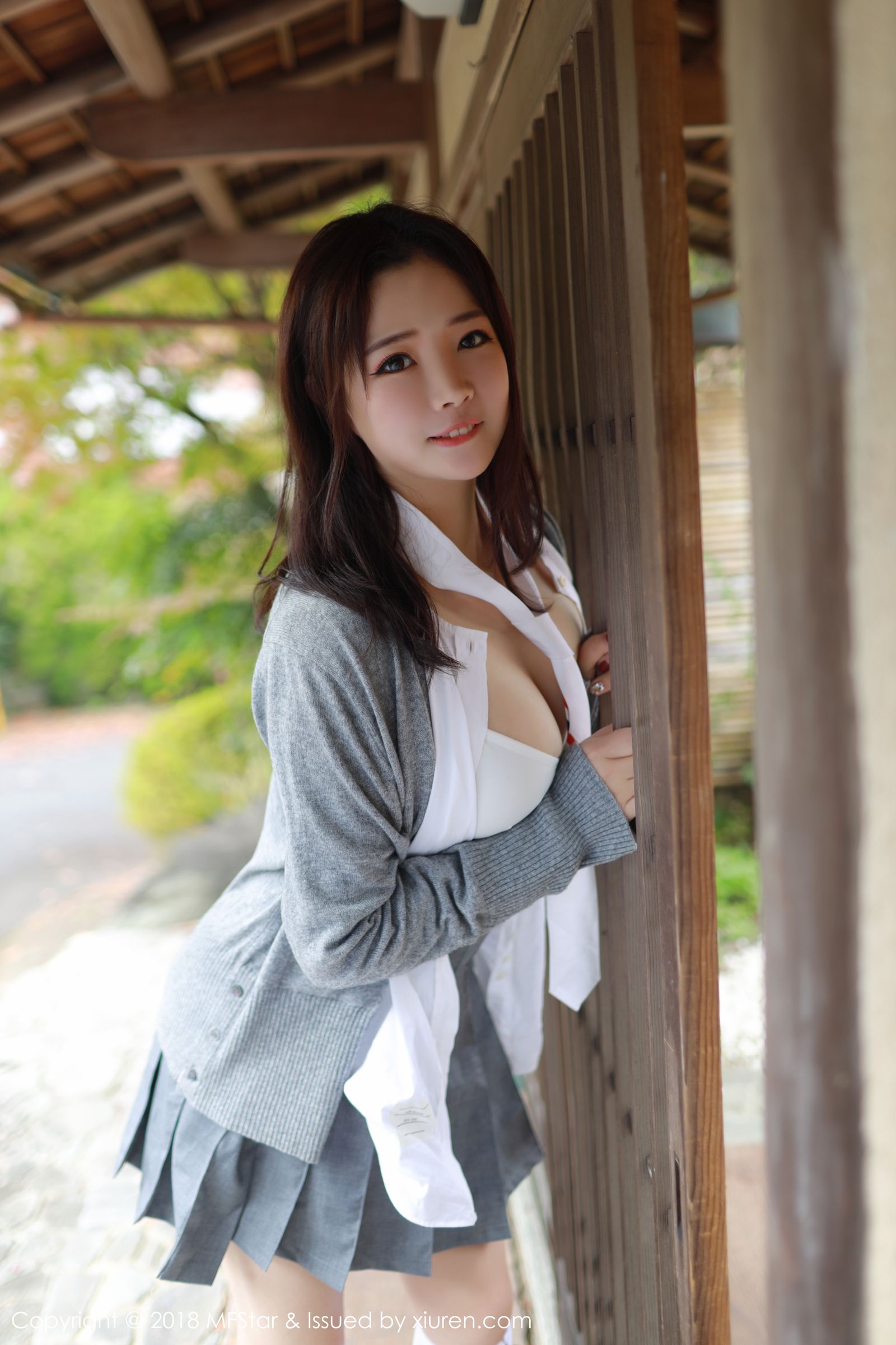 女神徐cake回归 户外学院风系列