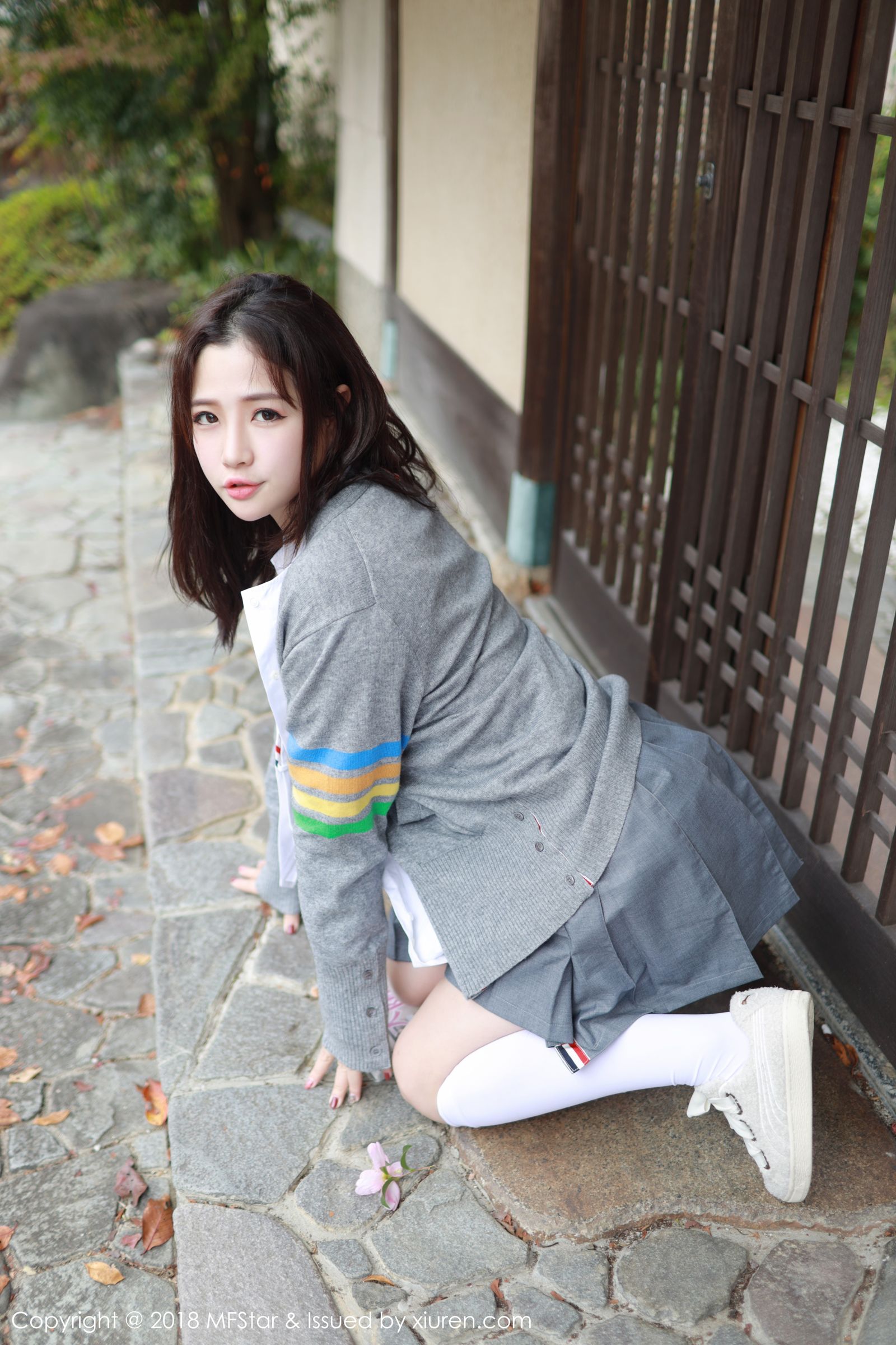女神徐cake回归 户外学院风系列