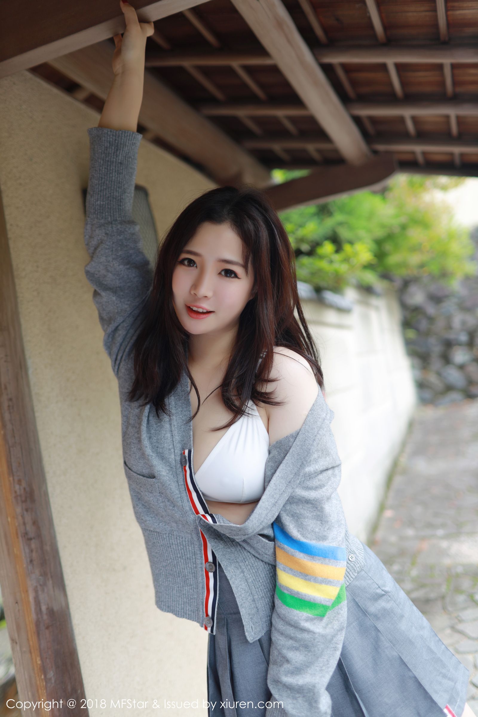 女神徐cake回归 户外学院风系列