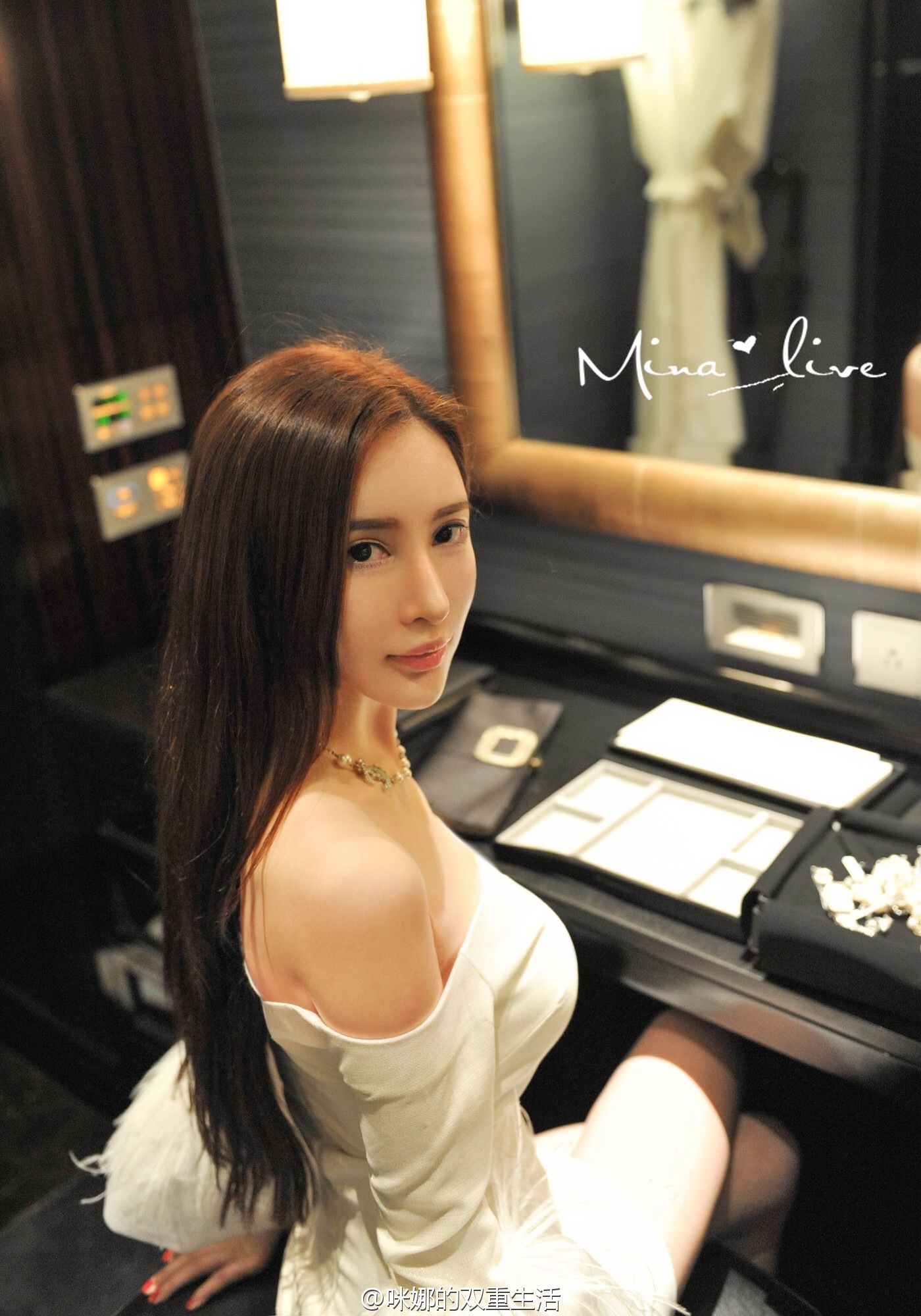 咪娜Mina 气质女神私房照诱惑写真图