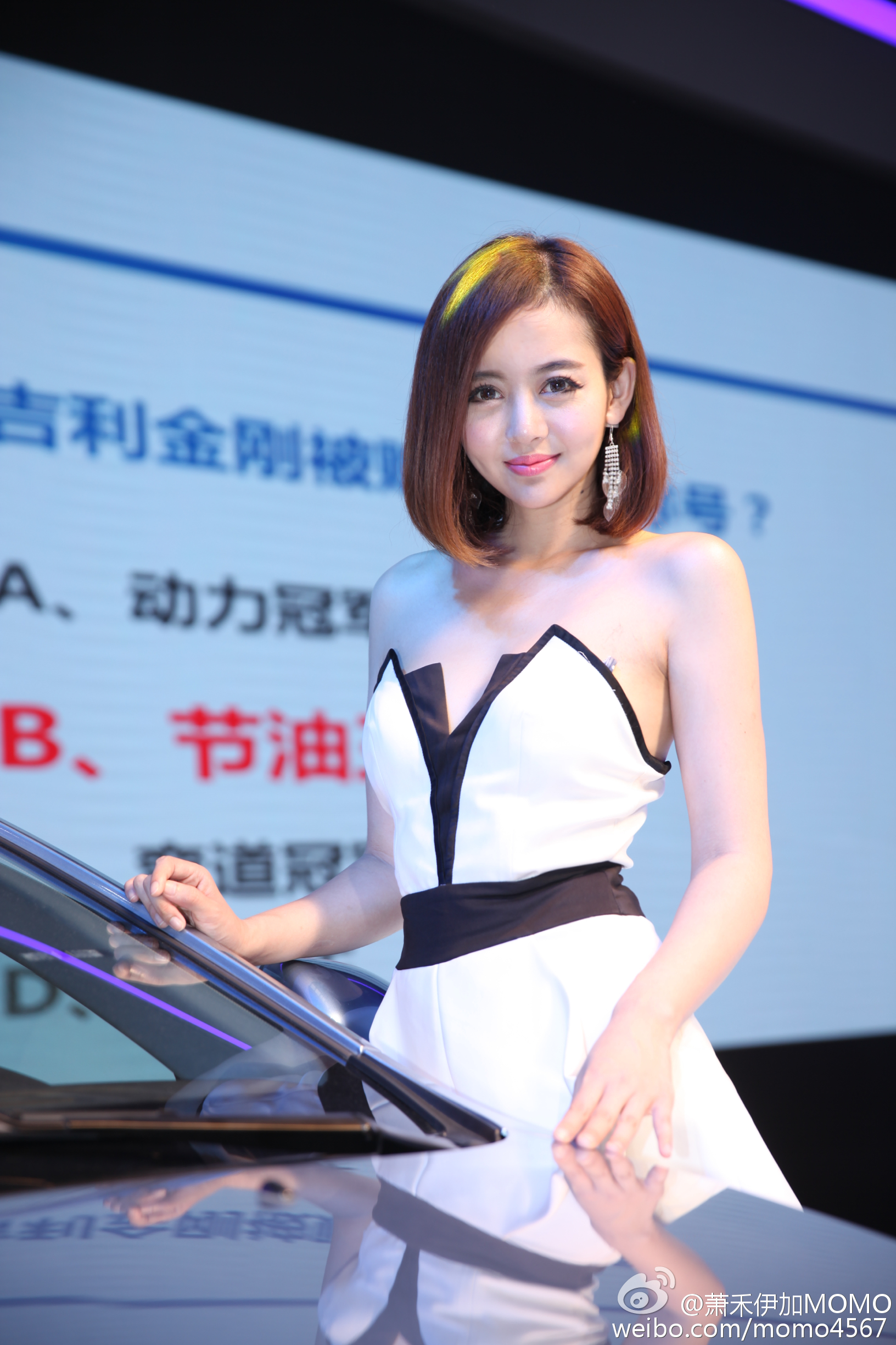 萧禾伊加MoMo 她似蜜,甜到心里的车模