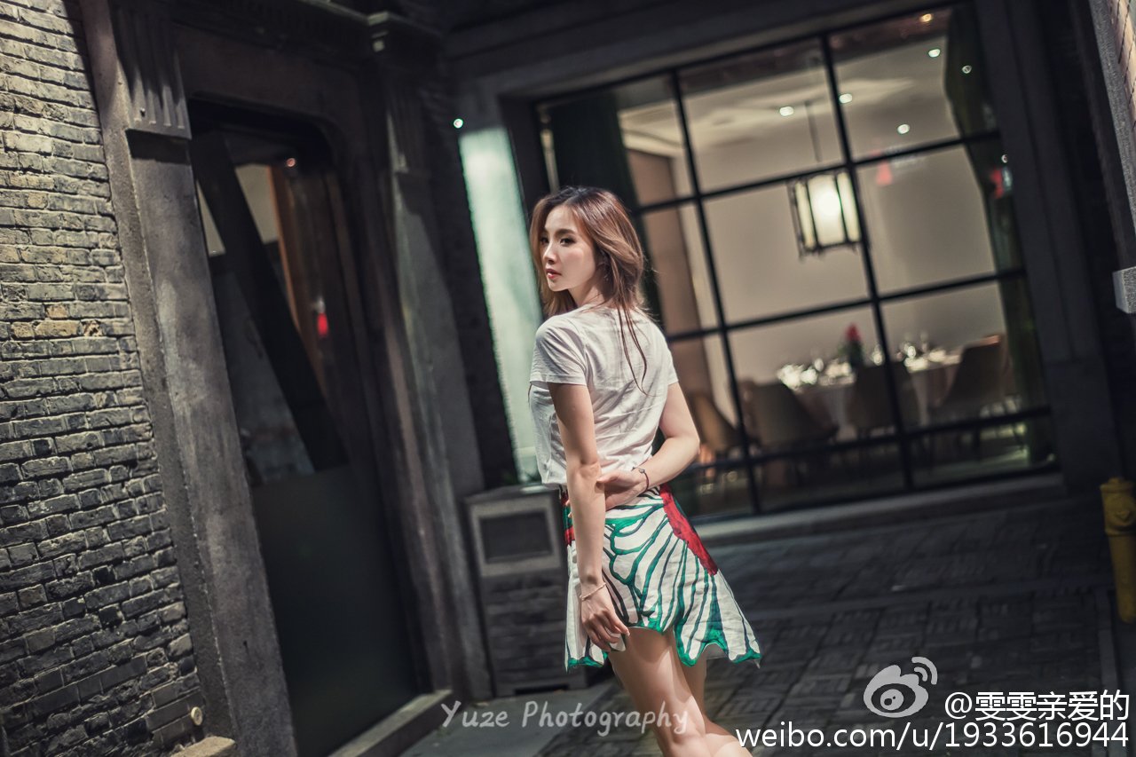 吴丽雯 气质车模私房照诱惑写真图