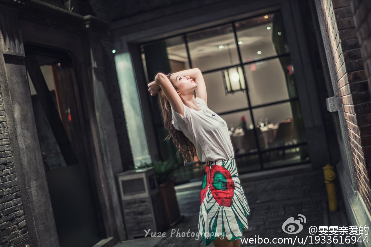 吴丽雯 气质车模私房照诱惑写真图