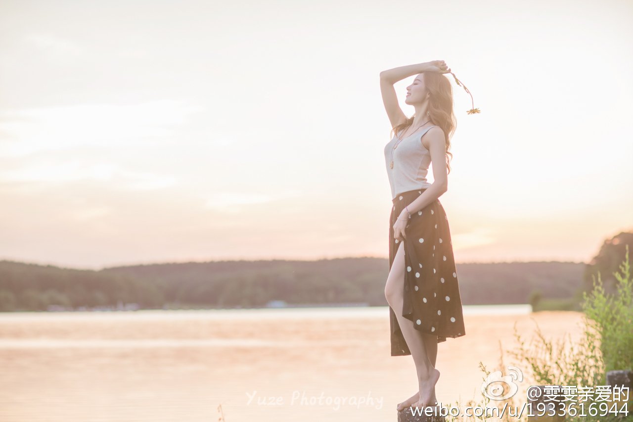 吴丽雯 气质车模私房照诱惑写真图