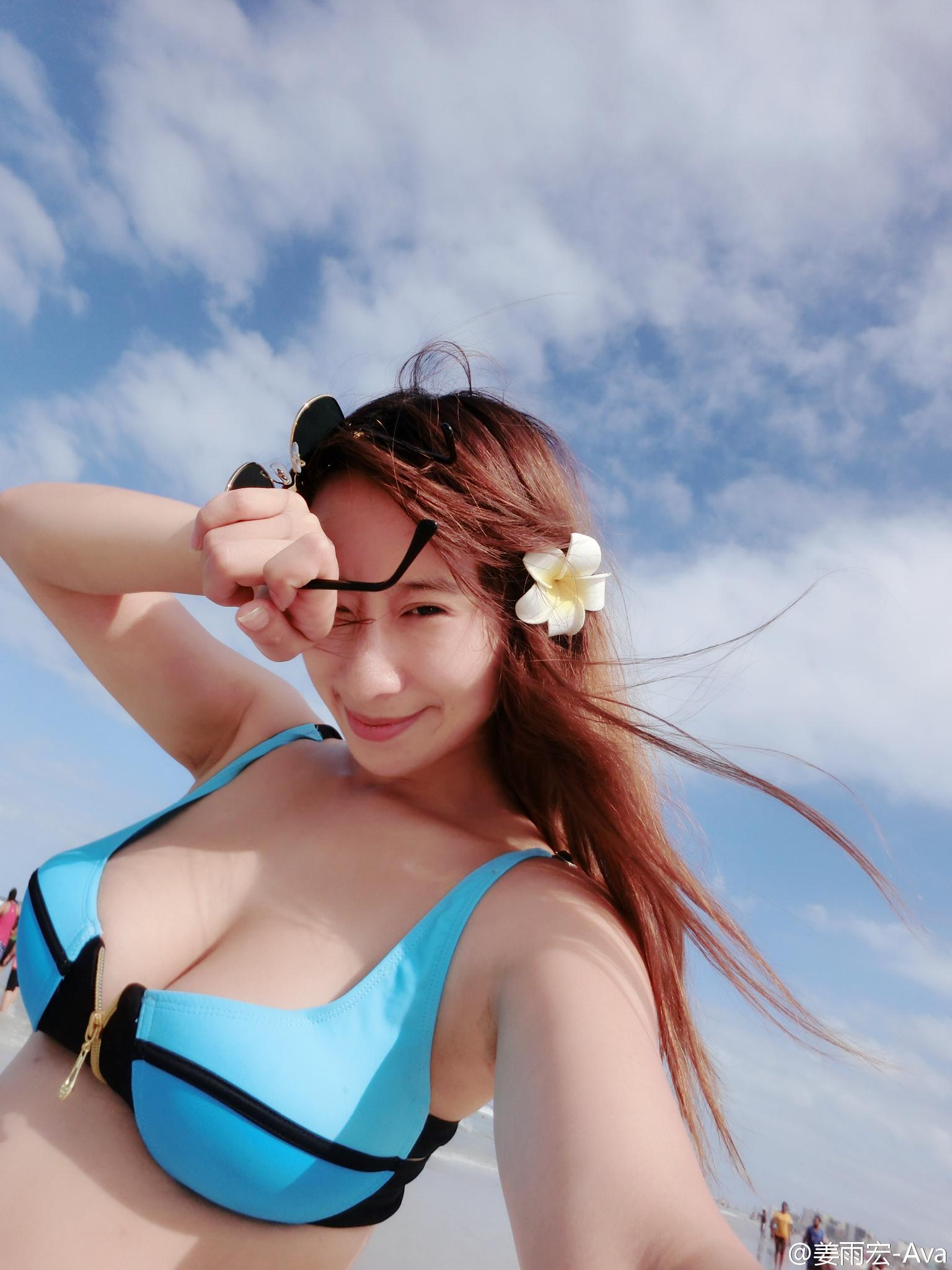 姜雨宏Ava 性感火辣比基尼美图