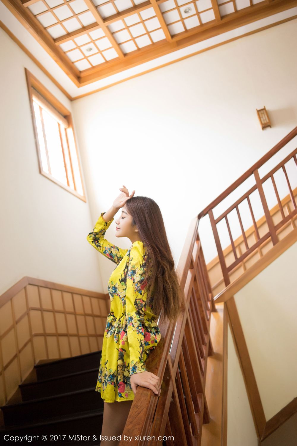 颜值美女小蕾蕾 黄色长裙蓝色吊带