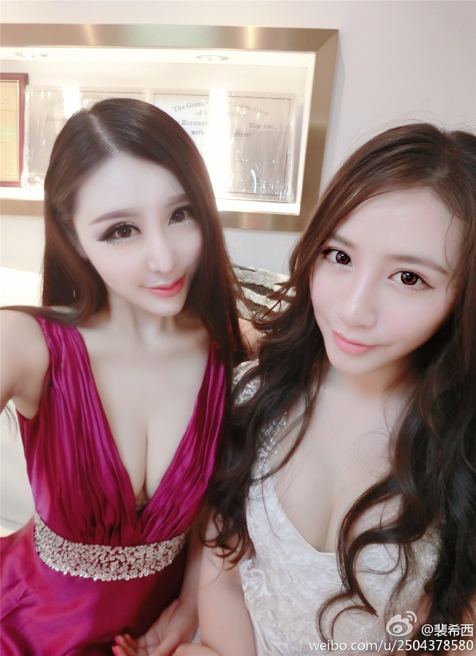 裴希西 性感小美女酥胸美乳自拍图片