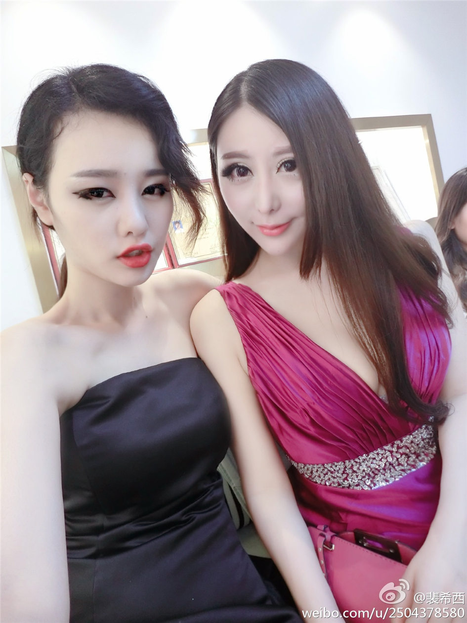 裴希西 性感小美女酥胸美乳自拍图片