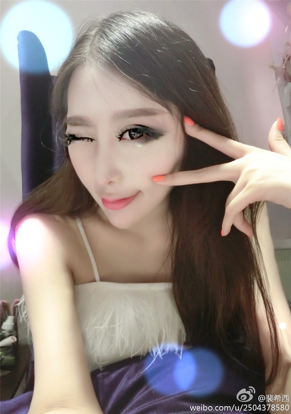 裴希西 性感小美女酥胸美乳自拍图片