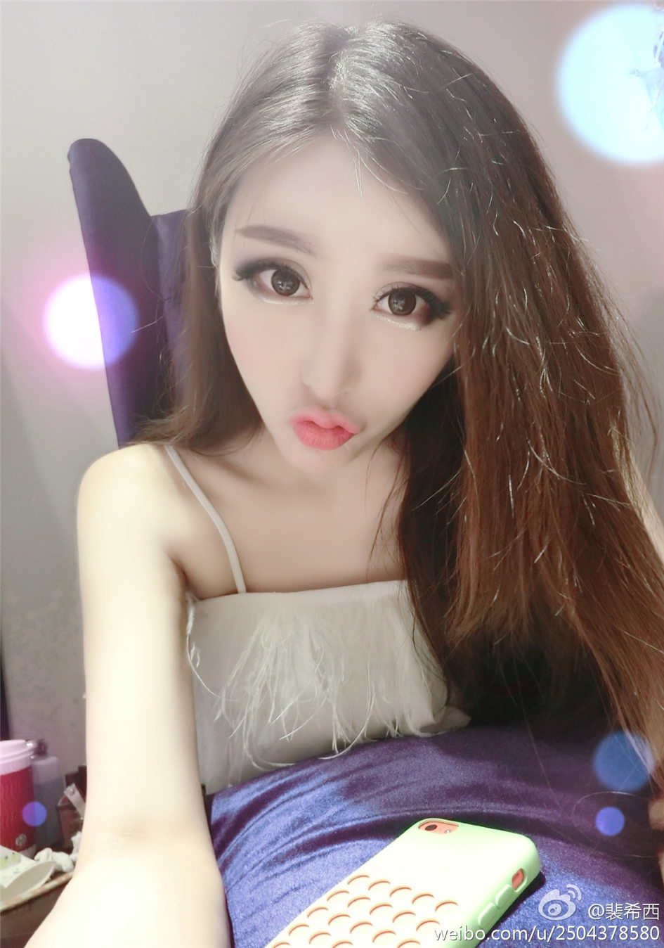 裴希西 性感小美女酥胸美乳自拍图片