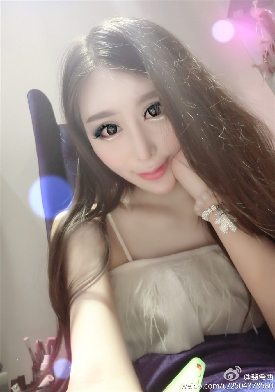裴希西 性感小美女酥胸美乳自拍图片