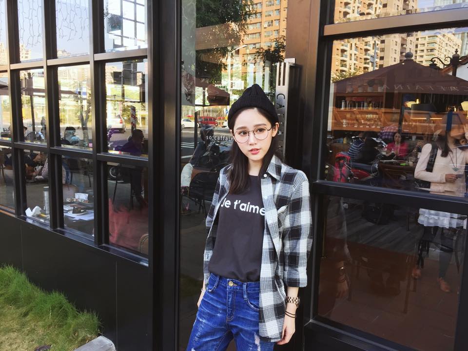 陈玟予 白皙美腿甜美脸蛋超迷人!!