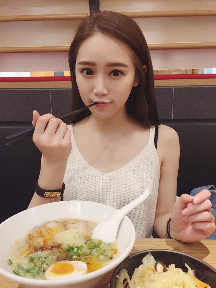 陈玟予 白皙美腿甜美脸蛋超迷人!!