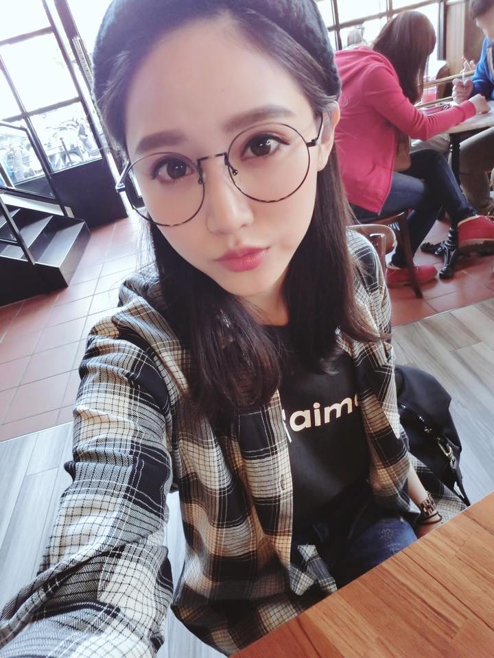 陈玟予 白皙美腿甜美脸蛋超迷人!!