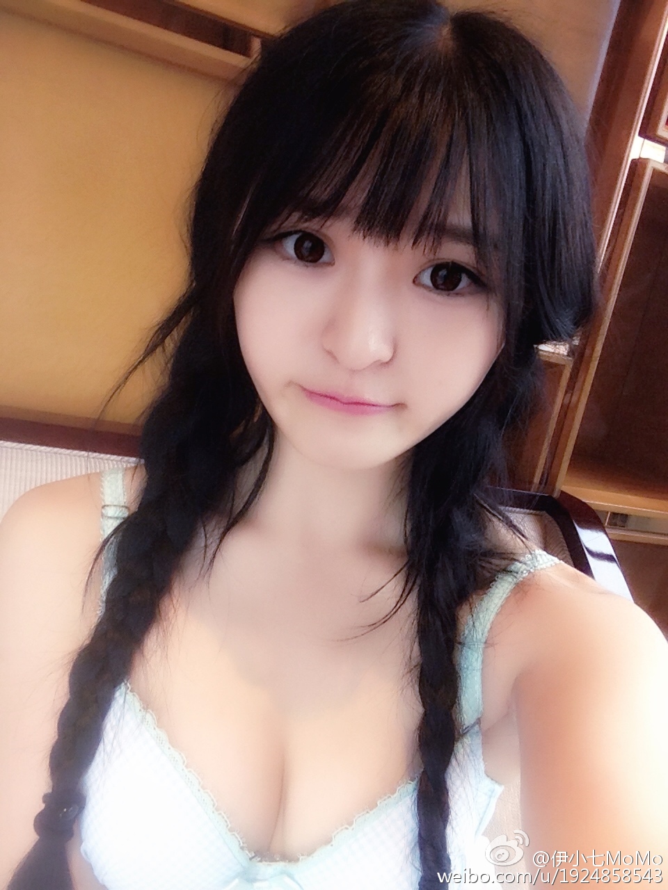 伊小七MoMo 清新养眼萝莉私房照诱惑写真图