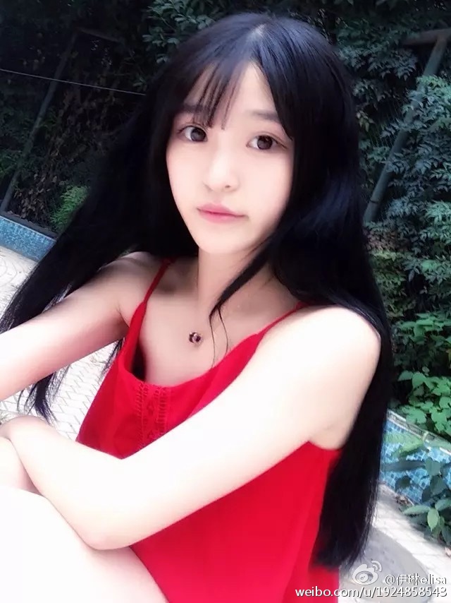 伊小七MoMo 清新养眼萝莉私房照诱惑写真图