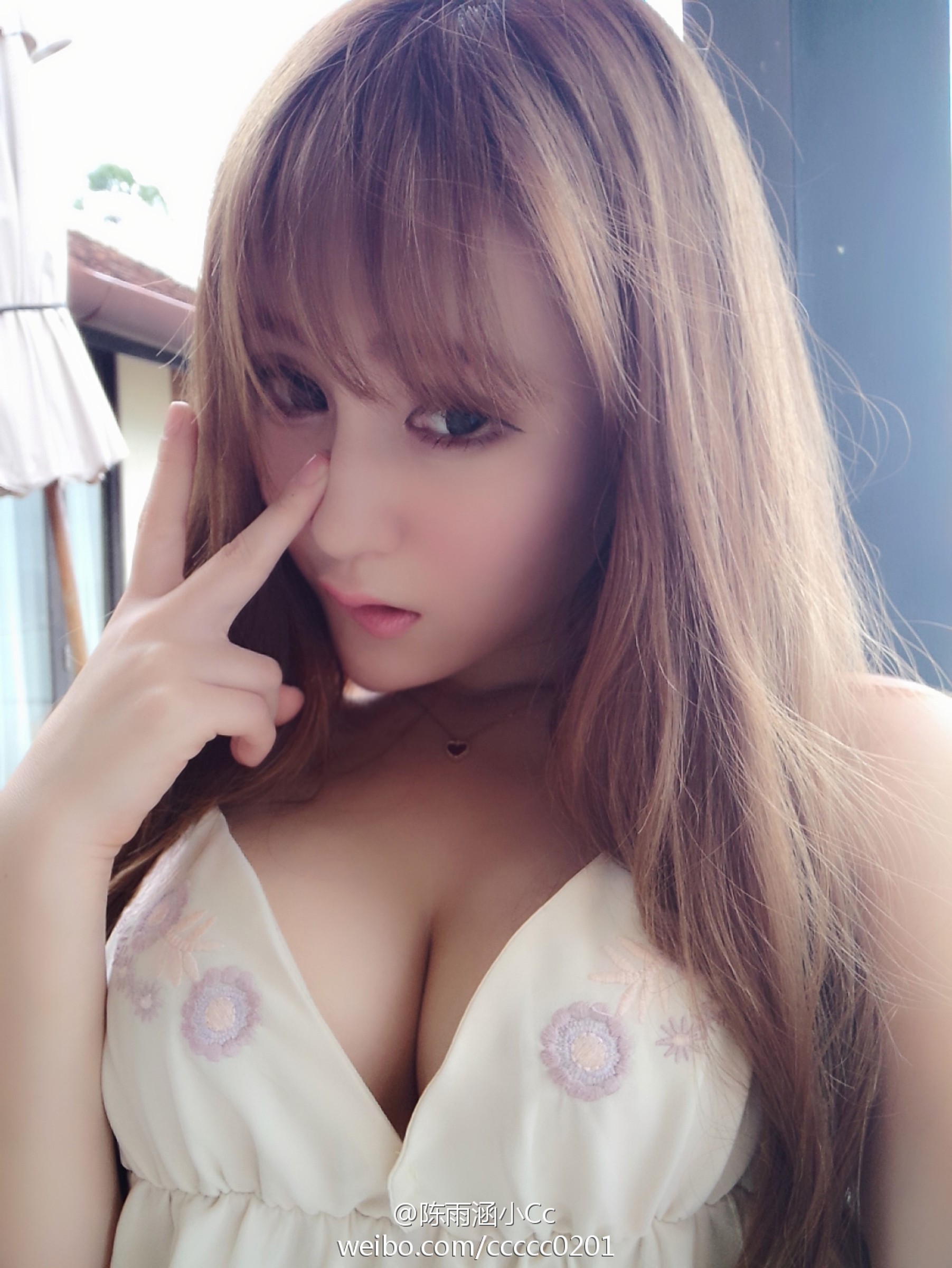 陈雨涵Cc 胸器逼人的美女私房照诱惑写真图