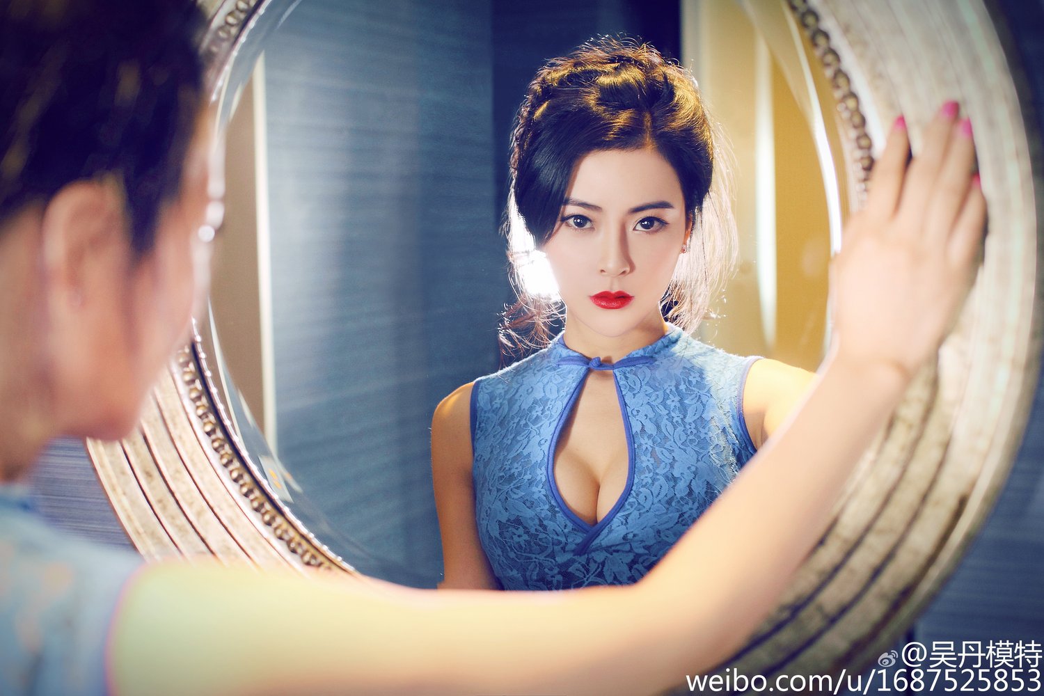 吴丹模特 气质美女复古诱惑写真图