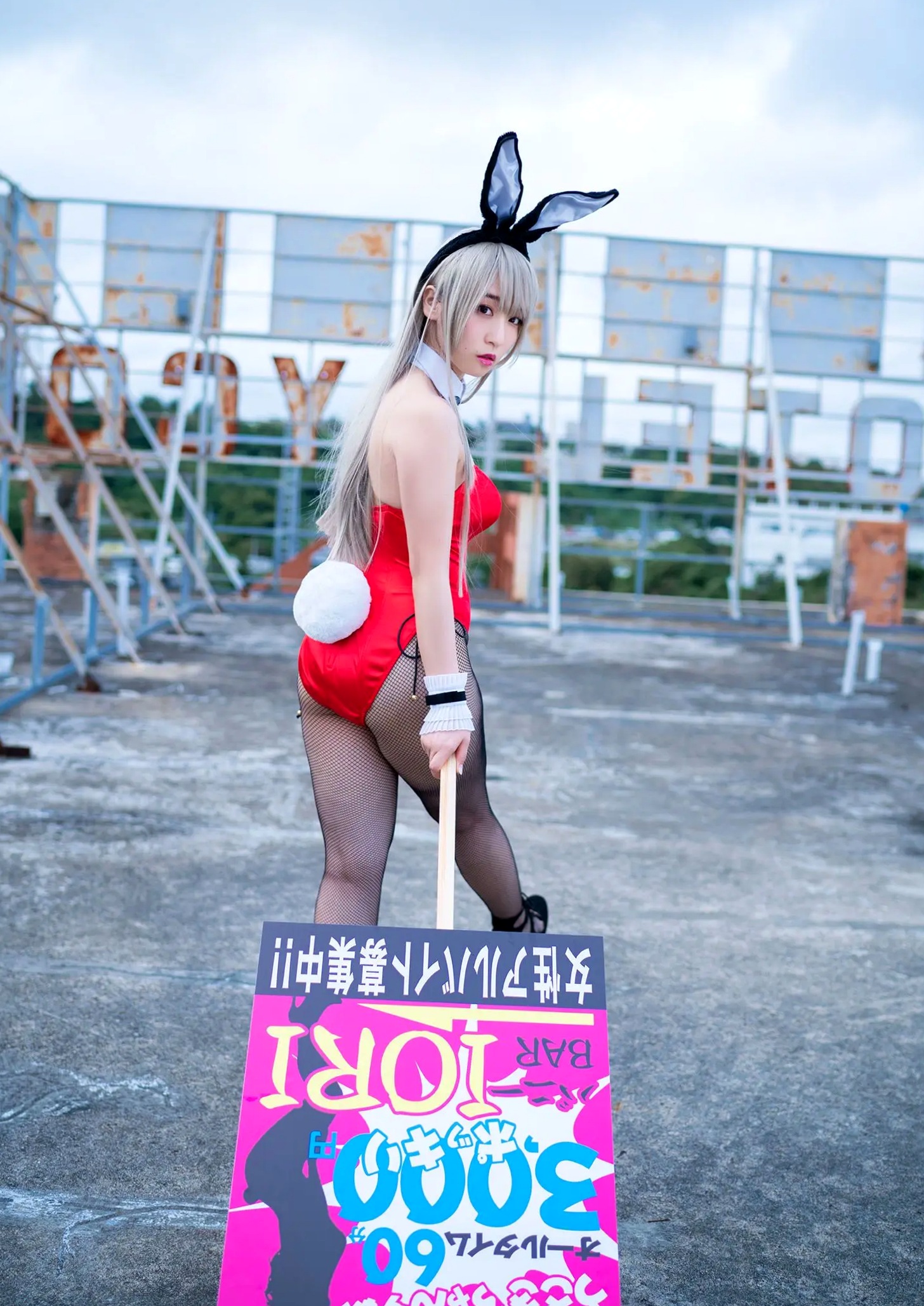 伊織もえ - 制服はちゃんと着なさーい!! 日系校服与兔女郎角色扮演性感写真