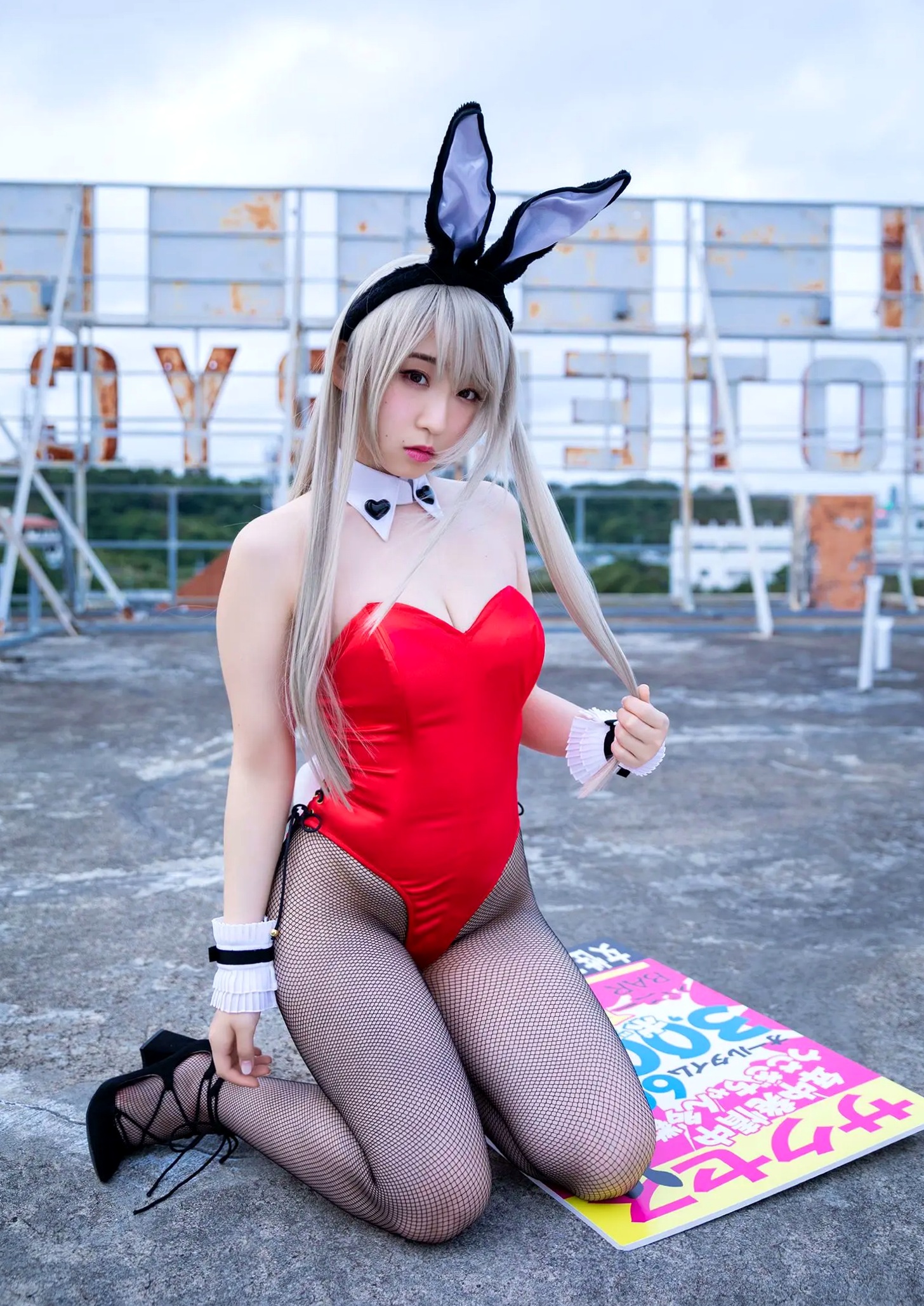 伊織もえ - 制服はちゃんと着なさーい!! 日系校服与兔女郎角色扮演性感写真