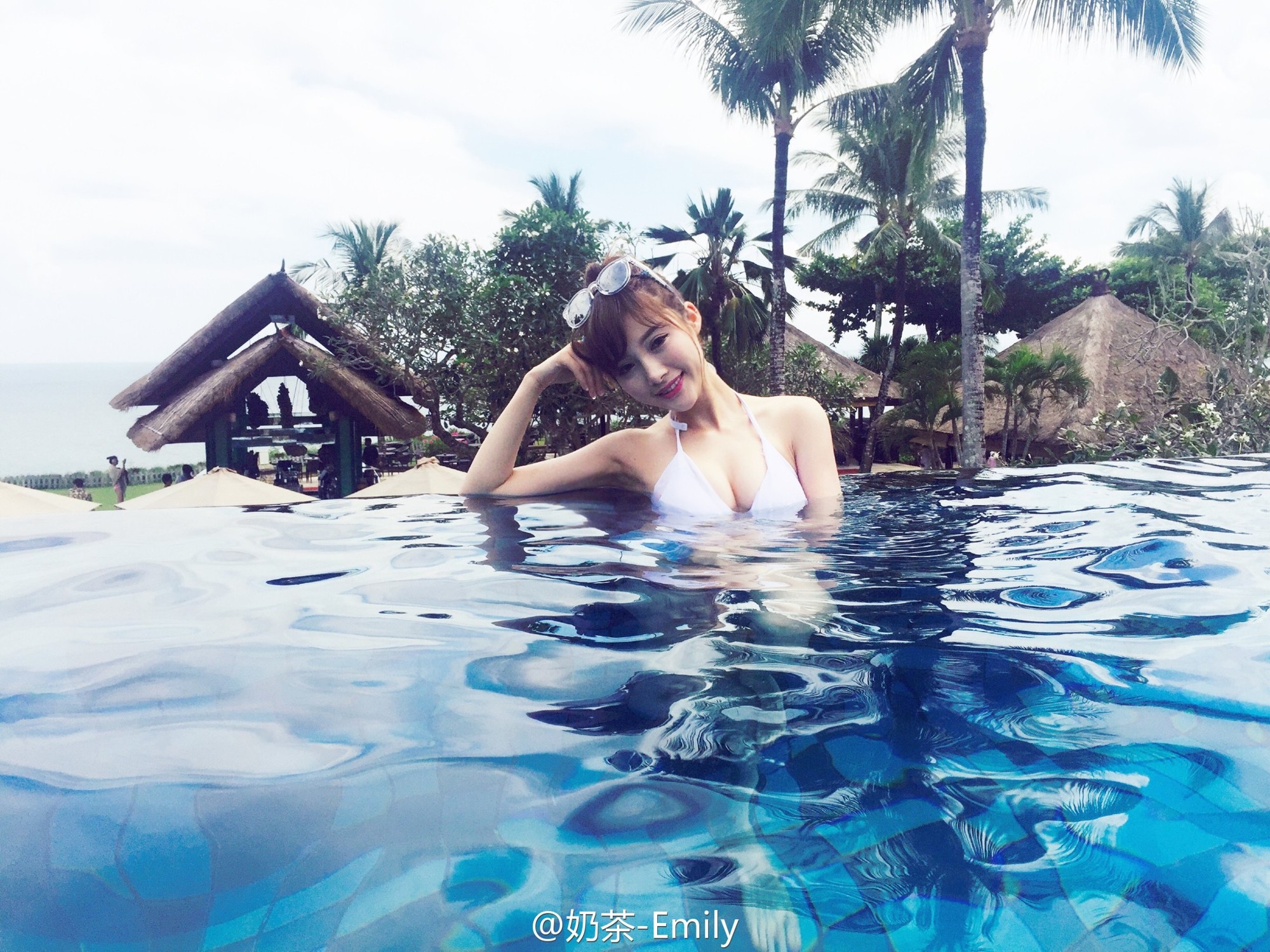 奶茶Emily 甜美正妹私房照诱惑写真图