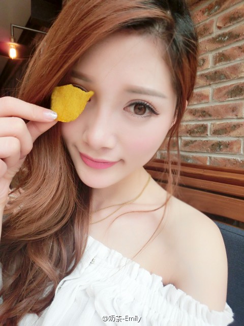 奶茶Emily 甜美正妹私房照诱惑写真图