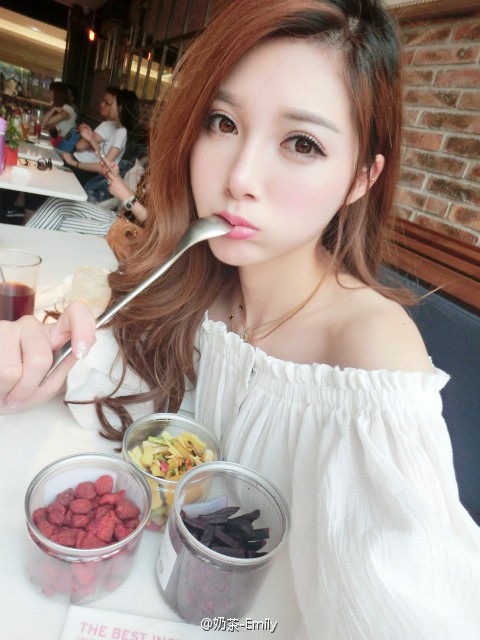 奶茶Emily 甜美正妹私房照诱惑写真图