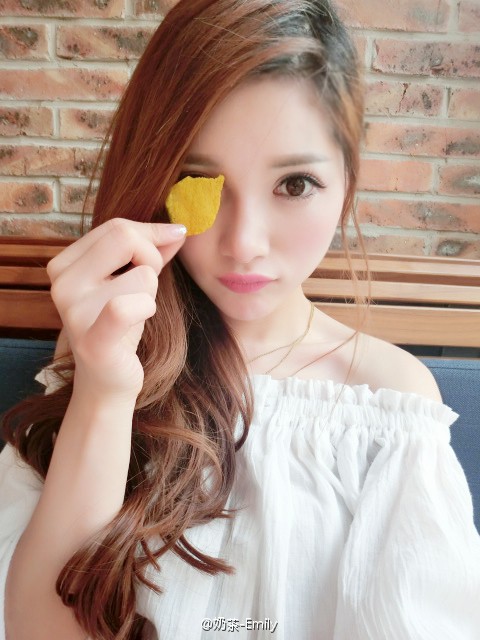 奶茶Emily 甜美正妹私房照诱惑写真图