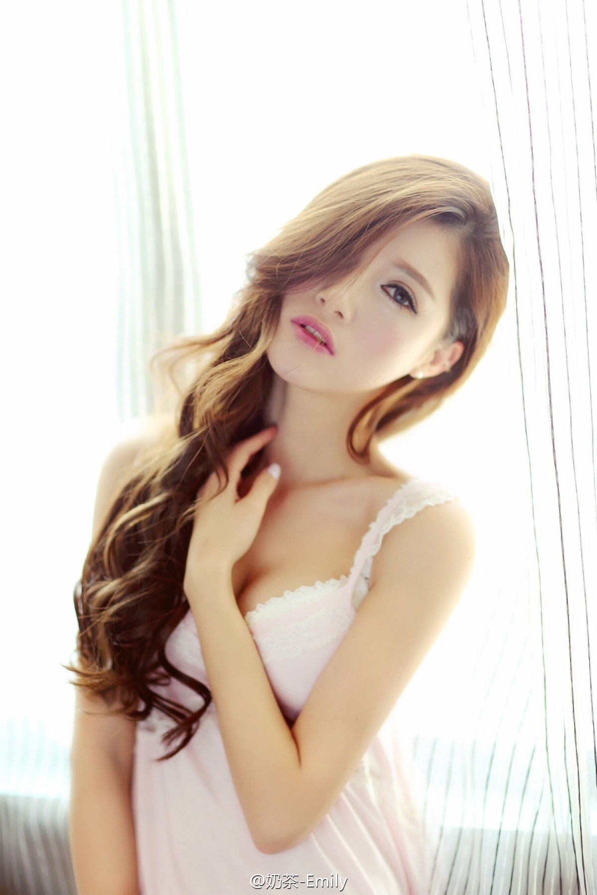 奶茶Emily 清新养眼外拍特辑