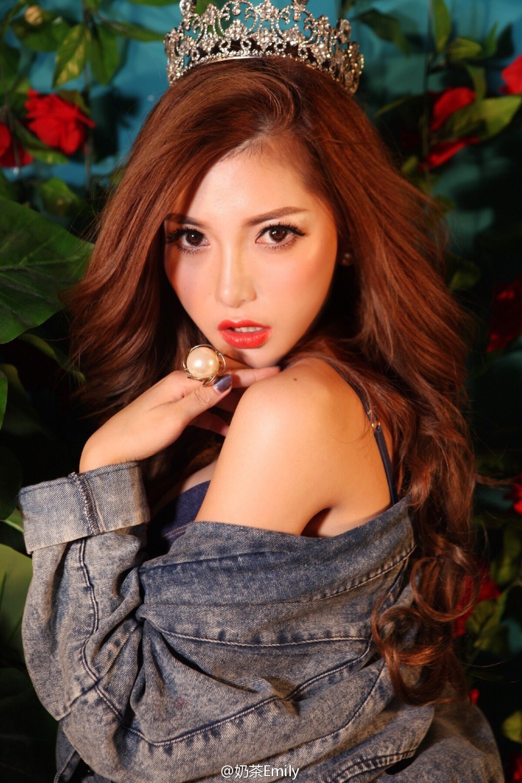 奶茶Emily 清新养眼外拍特辑