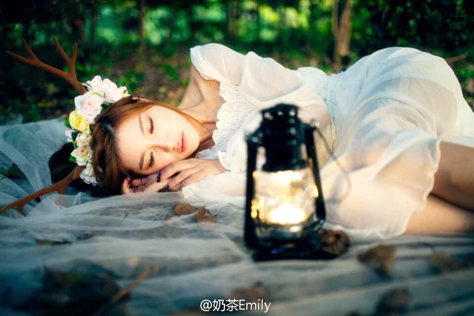奶茶Emily 清新养眼外拍特辑