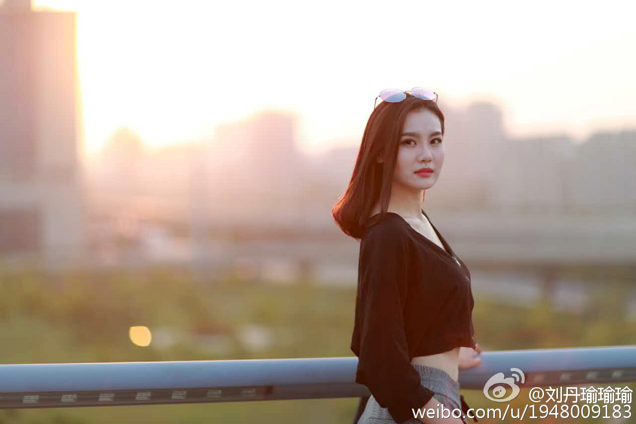 刘丹瑜 养眼御姐儿私房照诱惑写真图