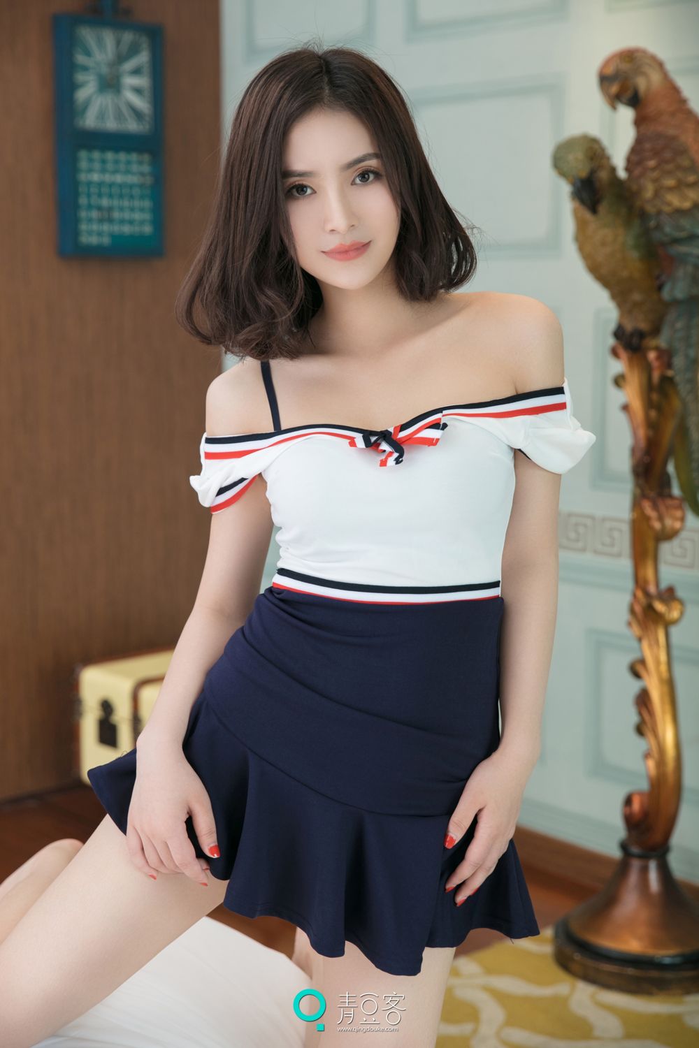 青豆短发美人小熊 白色蕾丝内衣诱惑