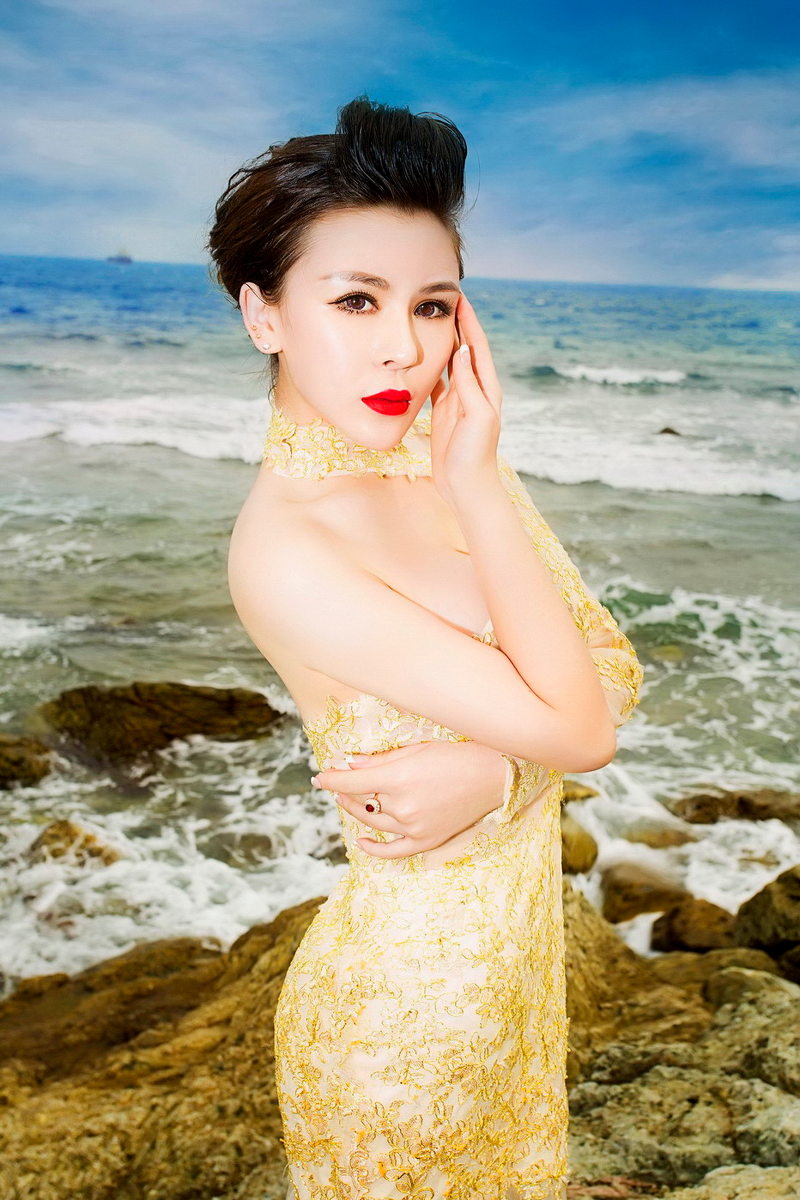 唐嘉倪 性感比基尼诱惑写真图